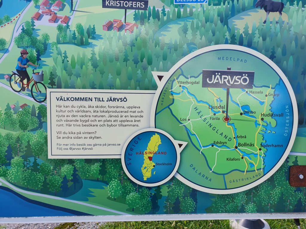 Järvso Karte in der Stadt. Schöne Stadt in Mittelschweden. Wanderwege zum Wandern.