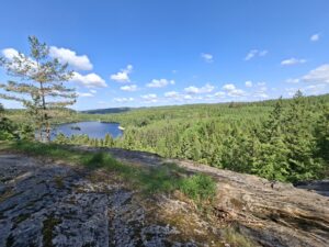 Wandern in Schweden . Unterwegs mit Hund und Camper in Schweden