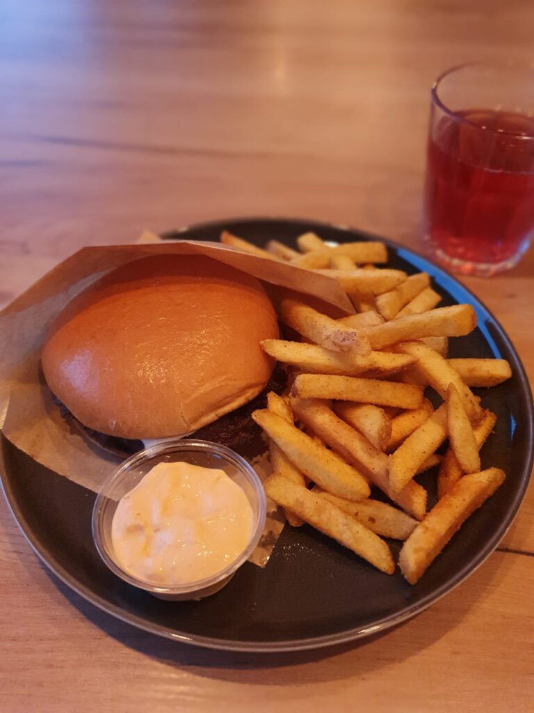 Bürger und Pommes in Finnland