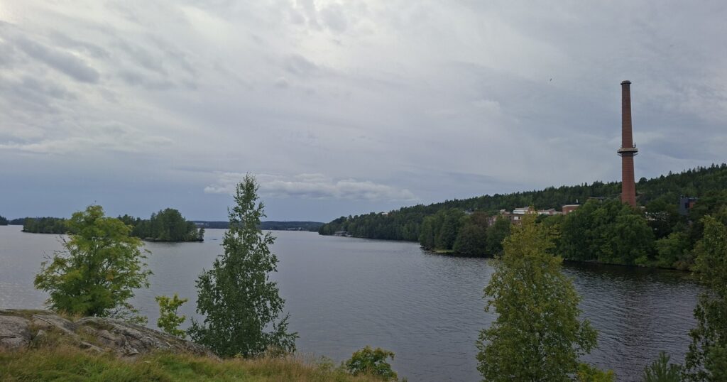 Wissenswertes über Finnland Erfahrungen und Reisetipps aus unserer Finnland-Reise. Finnische Landschaft am Wasser – Wissenswertes über Finnland