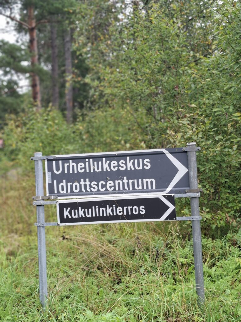 Straßenschild in Finnland