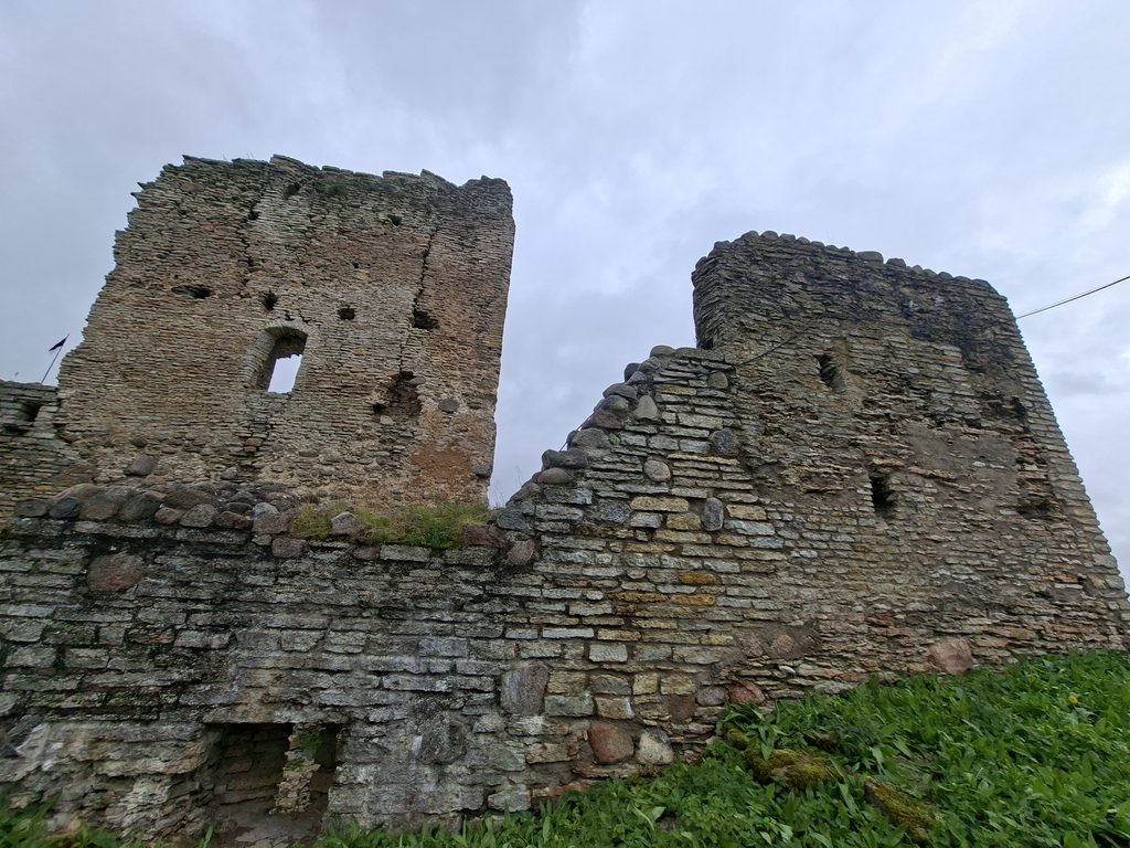 Mittelalterliche Burgruine in Estland