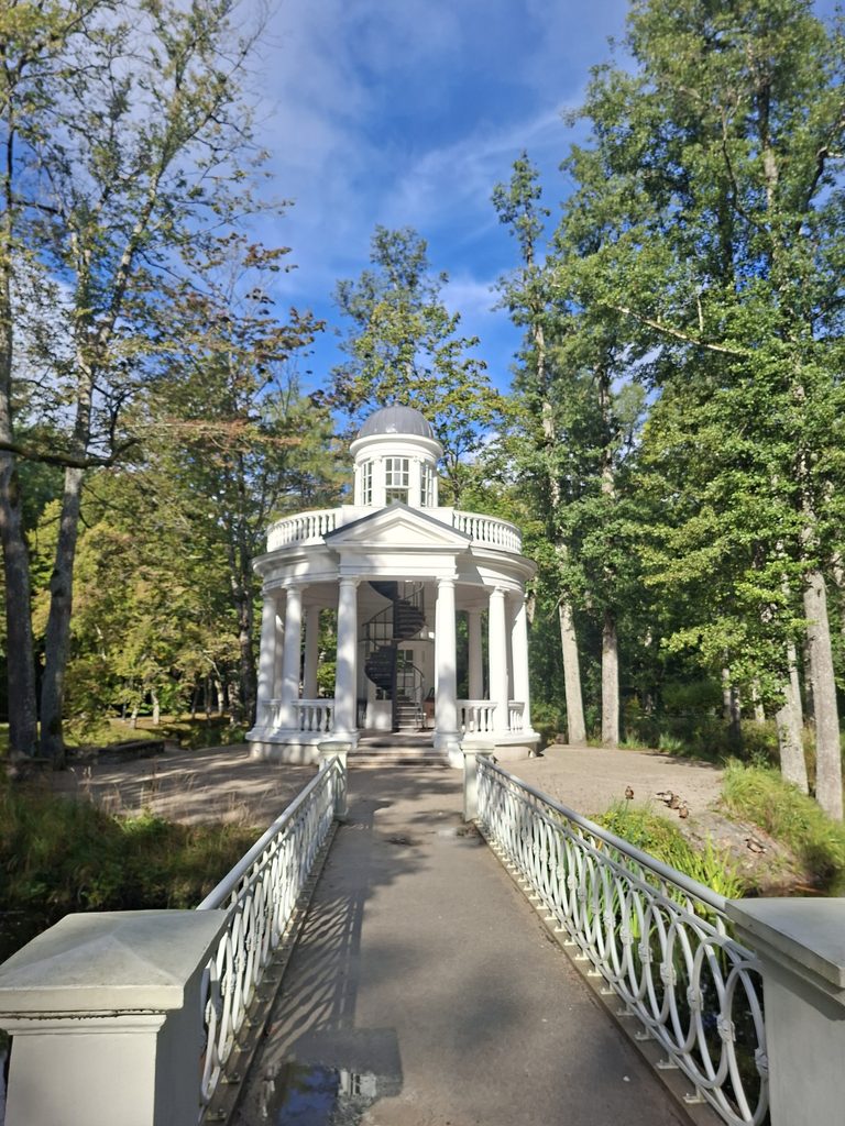 Tee Pavillon in Lettland bei schönsten Wetter.
. 